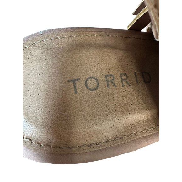 Torrid Womens PERFORATED Wedge Shootie Faux Leather Peep Toe Sandal Size 8.5WW - Picture 7 of 7